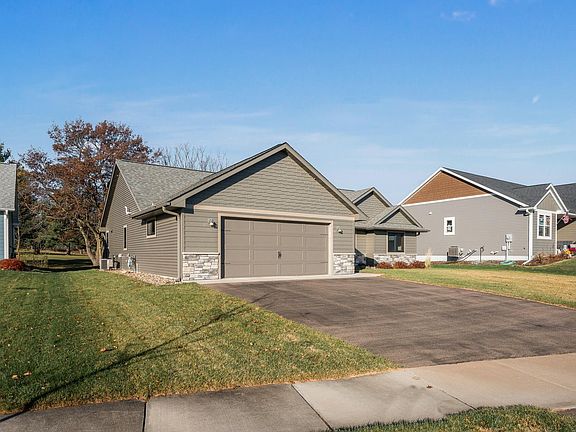 2nd image of 389 Vista Cir