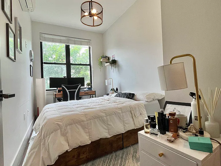 376 Graham Ave #2R — Photo 6