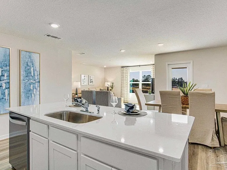 2107 Sandhill St — Photo 3