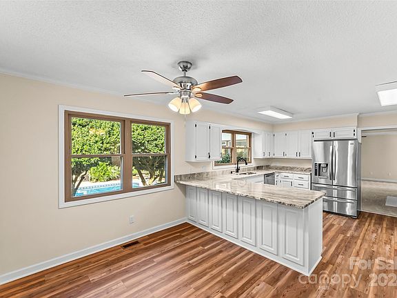 5th image of 480 Baymount Dr