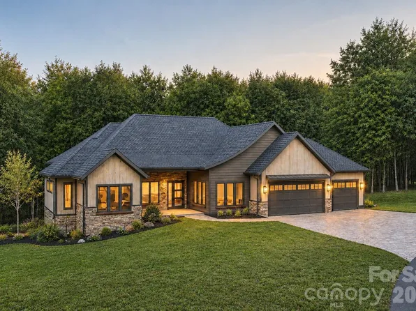 67 Mont Clair Trl, Horse Shoe, NC 28742