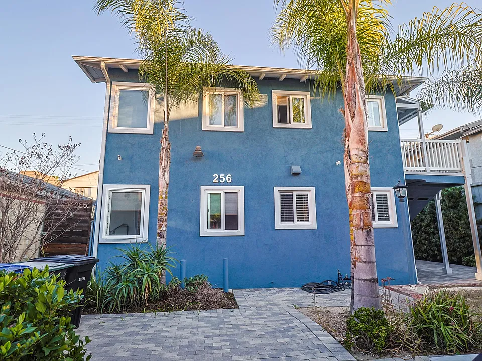256 W Tujunga Ave #D