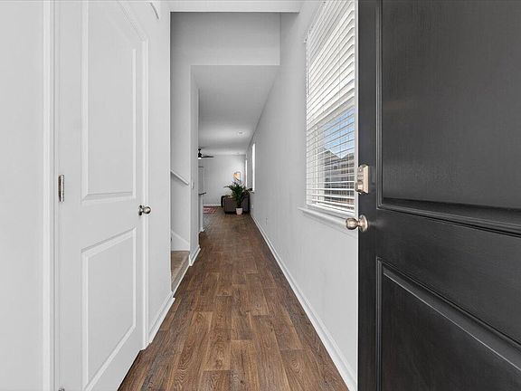 4th image of 218 Watersglen Dr