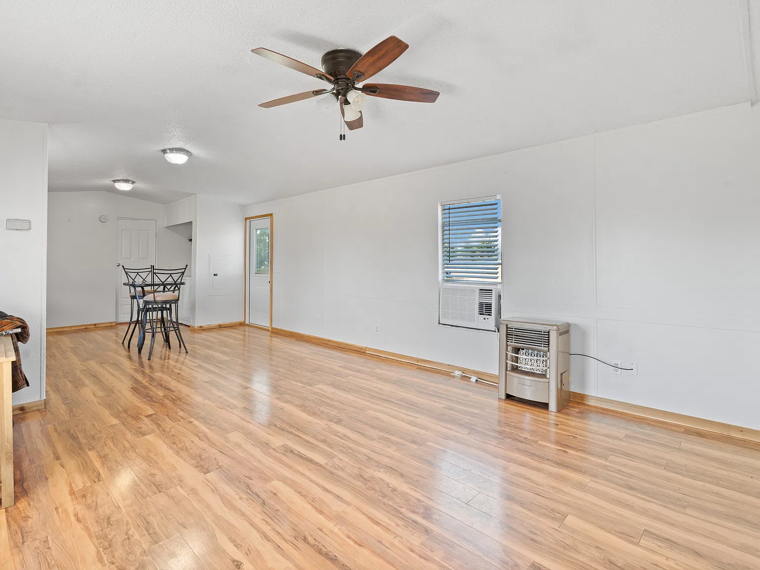2 bed, 924 sqft, $1,250 — Photo 3
