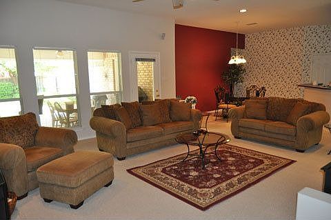 3rd image of 3304 Pinemont Dr