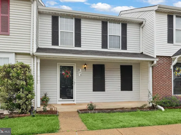 853 Oak Leaf Ct, Warrenton, VA 20186