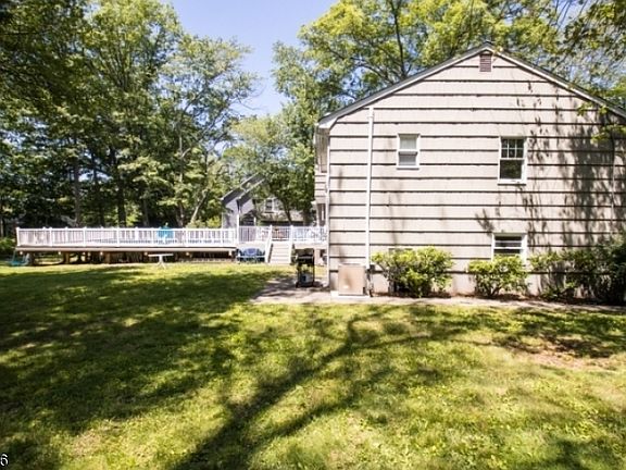3rd image of 4 Rumson Rd