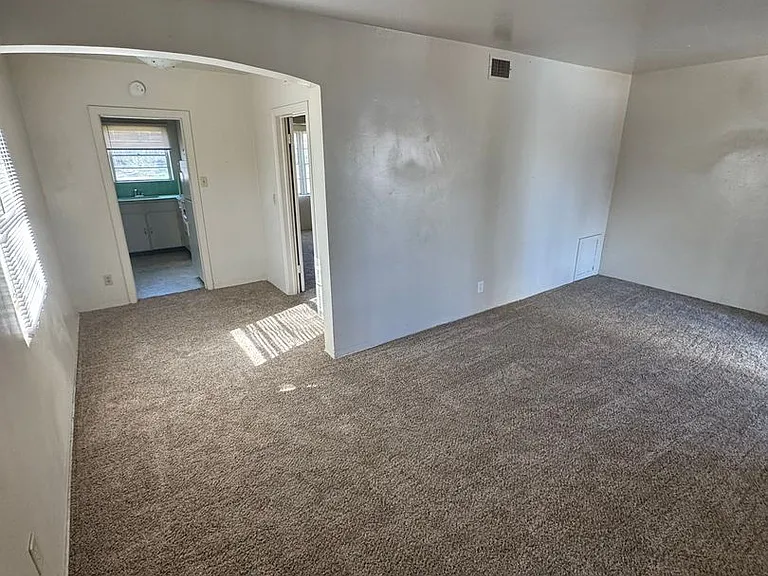 324 N San Francisco St — Photo 6