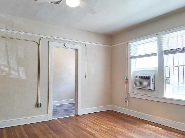 910 N. Oregon — Photo 18