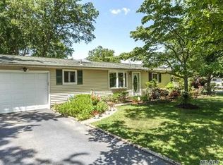 2 Coronado Rd, Holbrook, NY 11741