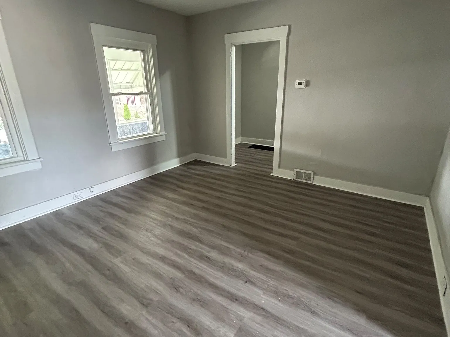 5 bed, 1317 sqft, $1,990 — Photo 3