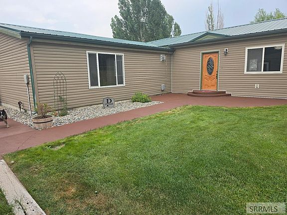 2nd image of 190 Meadow Rd