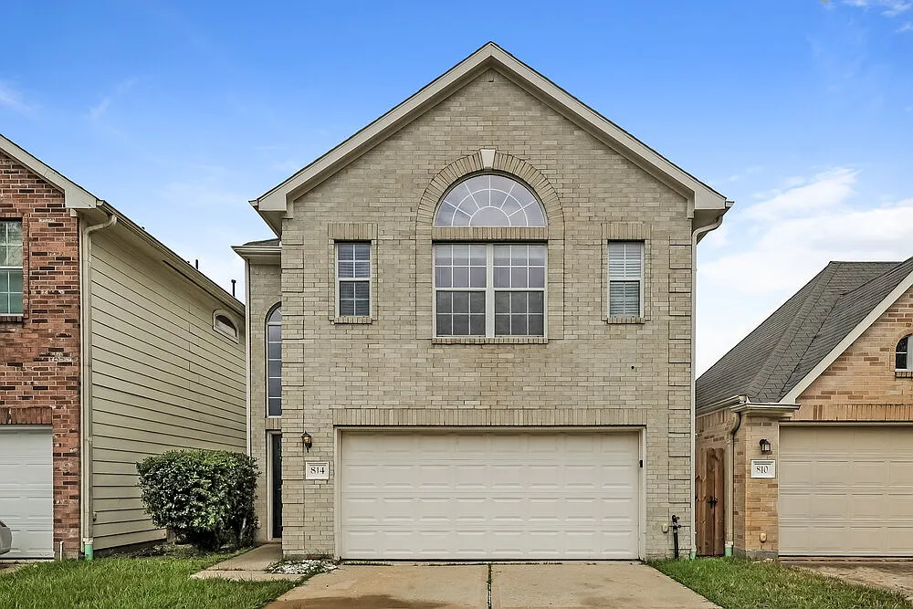 3 bed, 2.0 bath, 1676 sqft, $2,030 — Photo 1