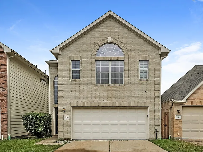 814 Forest Ivy Ln — Photo 1