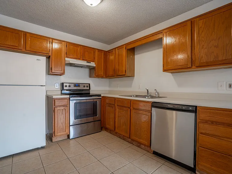 1518 N Bernice Dr — Photo 8