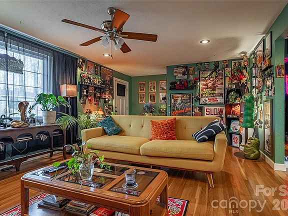 4th image of 200 Falls St