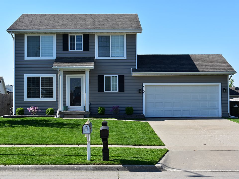 1st image of 790 SE Parker Dr