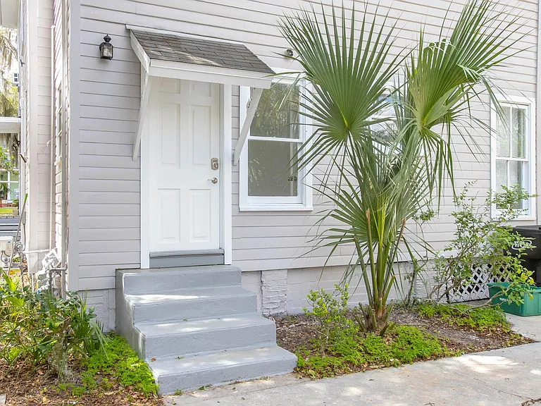 135 N Clara Ave — Photo 3