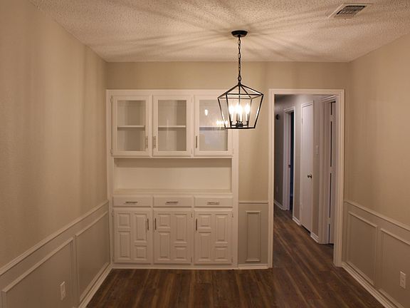 4th image of 2708 Shady Grove Dr