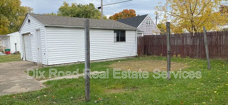 3 bed, 1.0 bath, 1144 sqft, $1,225 — Photo 3