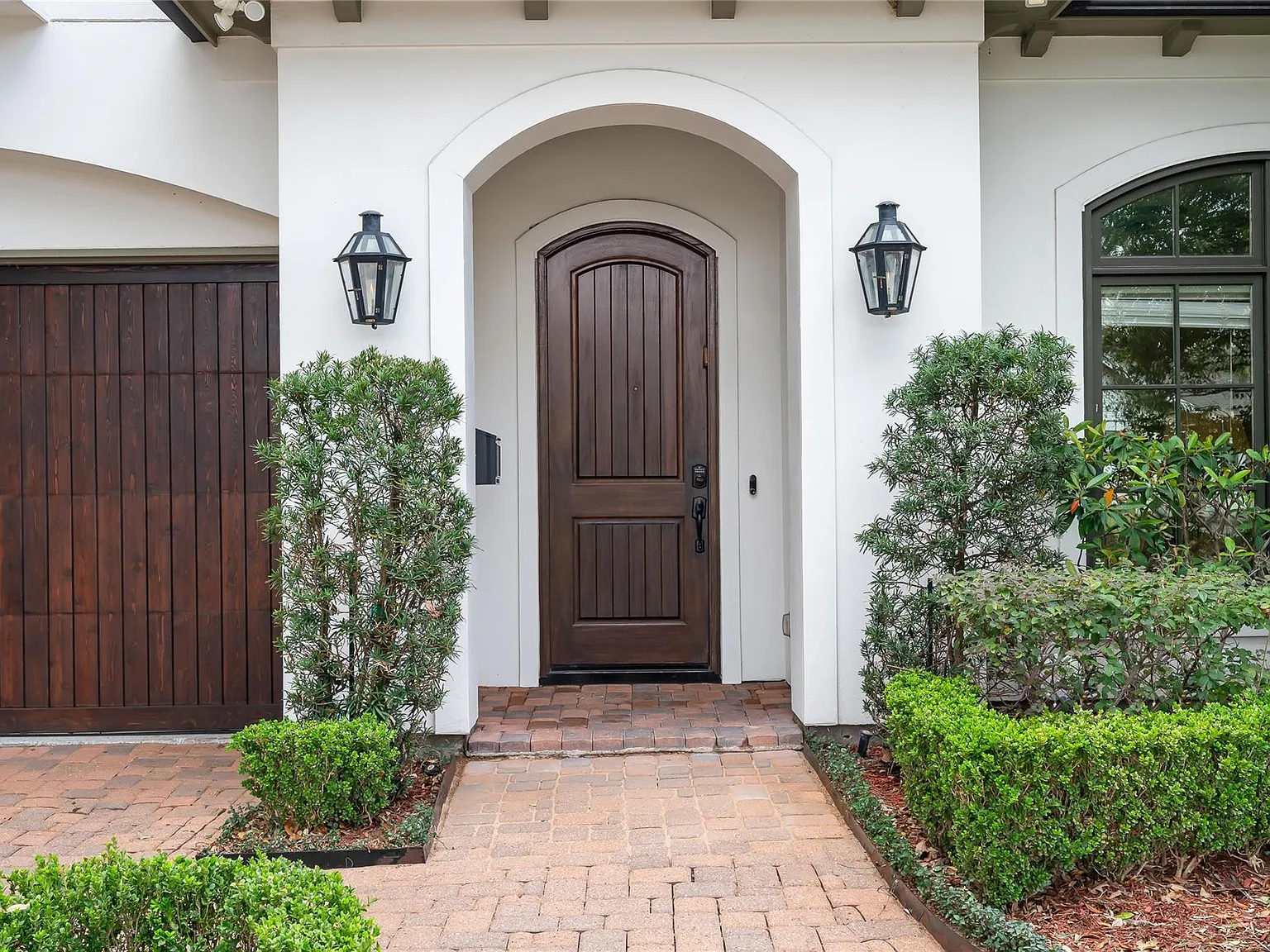 4 bed, 3.5 bath, 3866 sqft, $8,000 — Photo 3