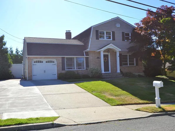 17 Wade Drive, Lake Grove, NY 11755