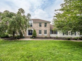 5 Wakefield Dr, Hackettstown, NJ 07840