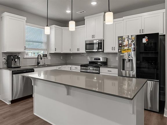 5th image of 5204 SW Nandina Ln
