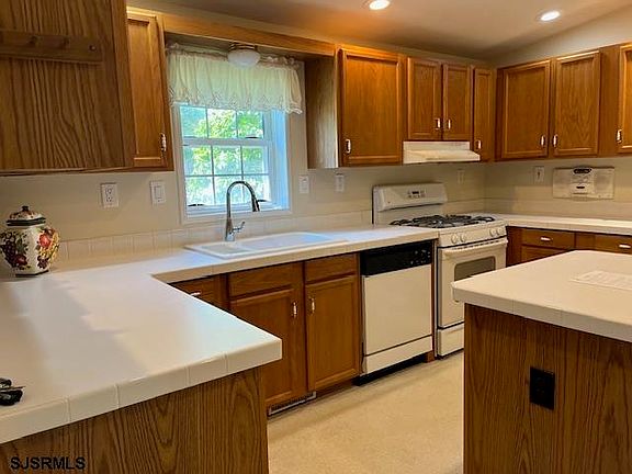 4th image of 152 Muirfield Ct