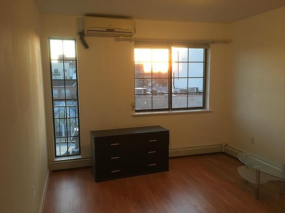 4th image of 7160 162nd St APT 3B