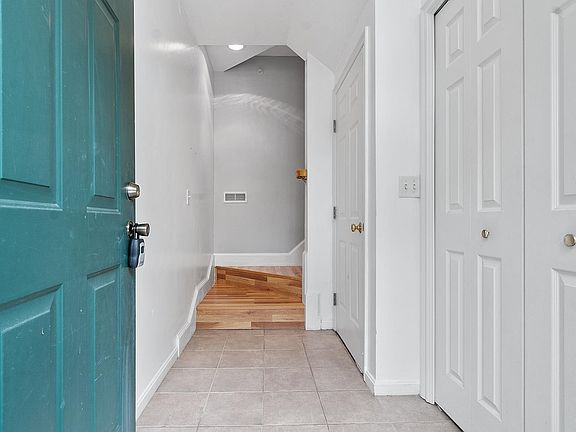 4th image of 68 Barrington Ave