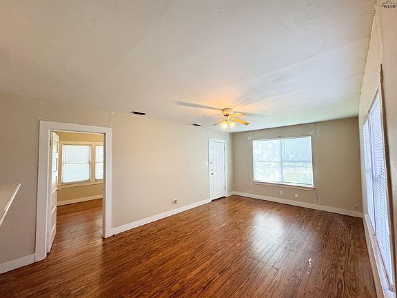 4th image of 2307 Grant St