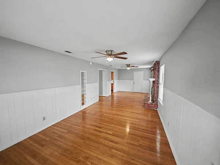 12715 Middle Ln — Photo 14