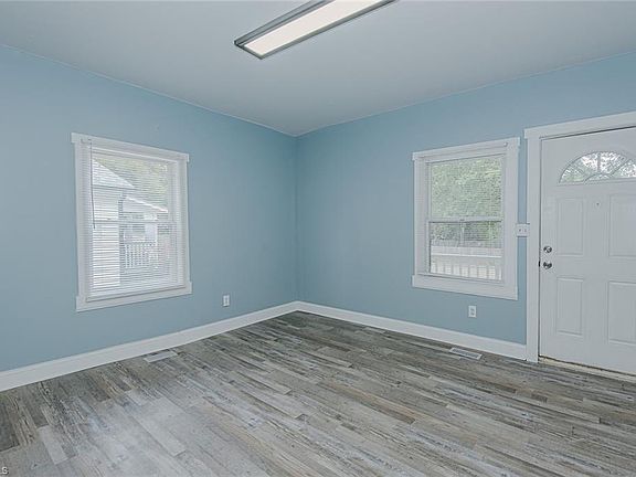 3rd image of 1329 Parker St