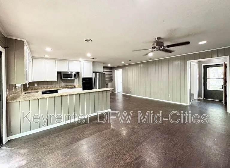313 Robinhood Dr — Photo 6