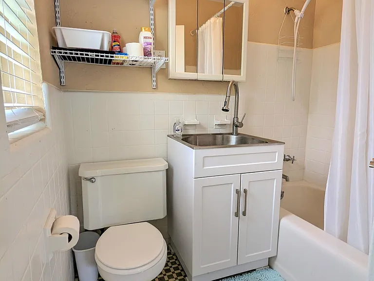 1736 Dewey St #A — Photo 7