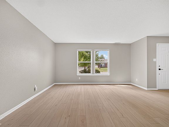 4th image of 14387 Forsythia Ln