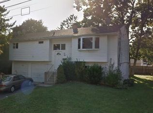 28 Owens St, Brentwood, NY 11717