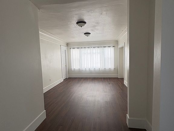 4th image of 833 S Grand Ave