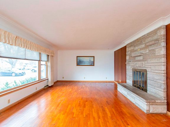 4th image of 206 S Athletic St