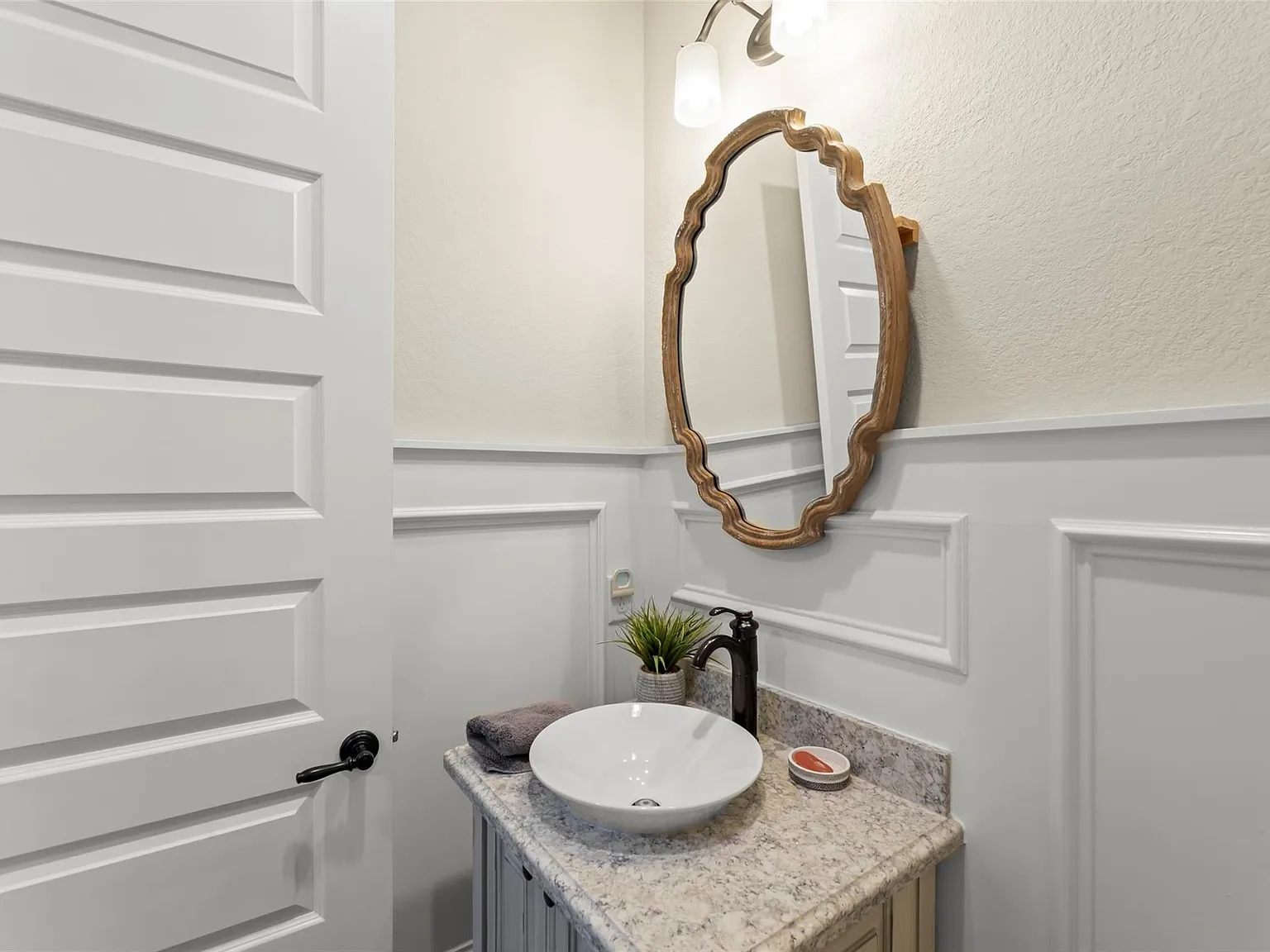 5 bed, 5.5 bath, 5631 sqft, $6,500 — Photo 4