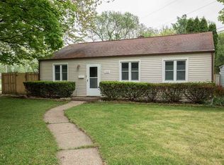 1102 38th Street Ct, Moline, IL 61265