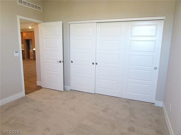 5th image of 988 Gentle Swan St