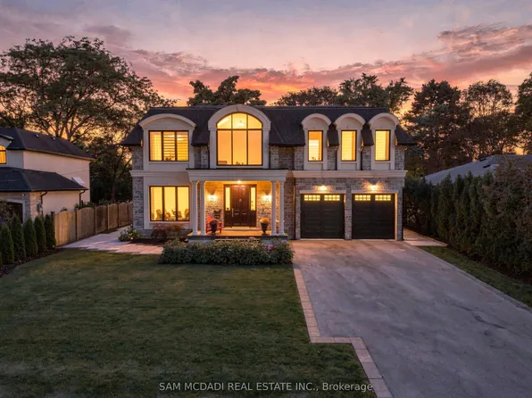 902 Parkland Ave, Mississauga, ON L5H 3H1