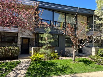 528 W Barry Ave, Chicago, IL, 60657
