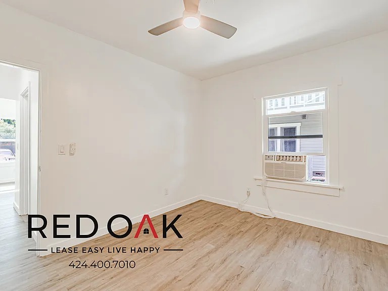 1559 N Hill Ave #8 — Photo 3