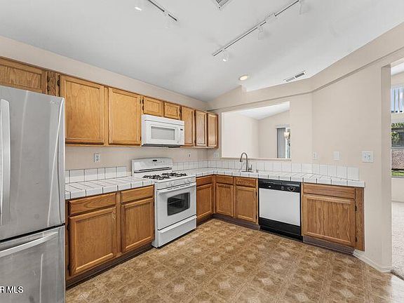 4th image of 1932 Shamrock Ave