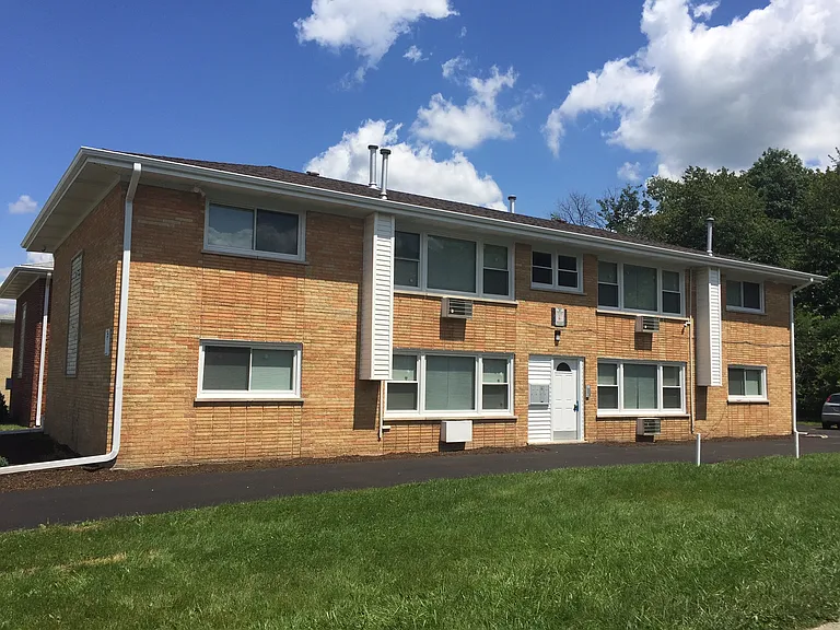 918 Parkwood Dr — Photo 4