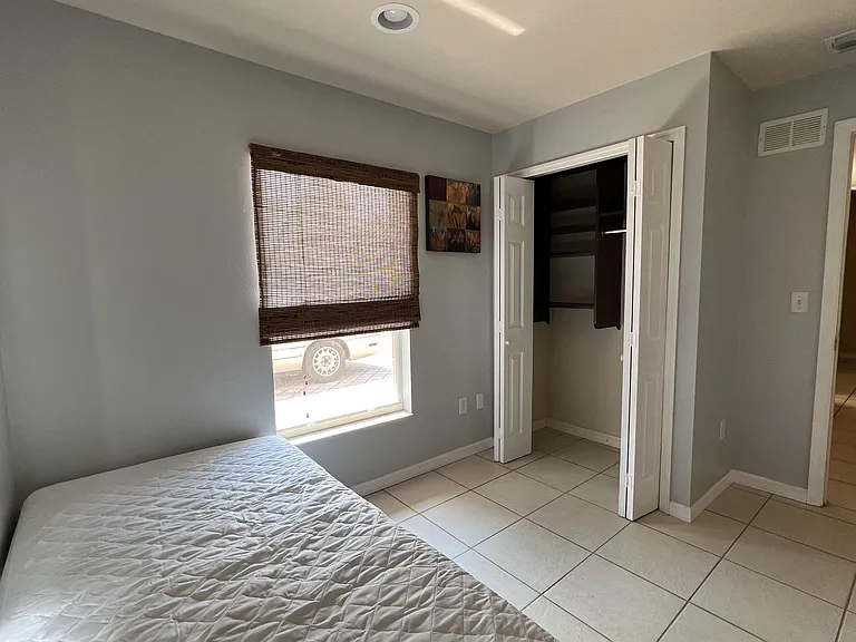 2925 Montclaire Ave — Photo 23