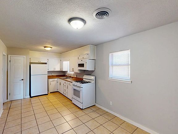5th image of 302 E 10th St